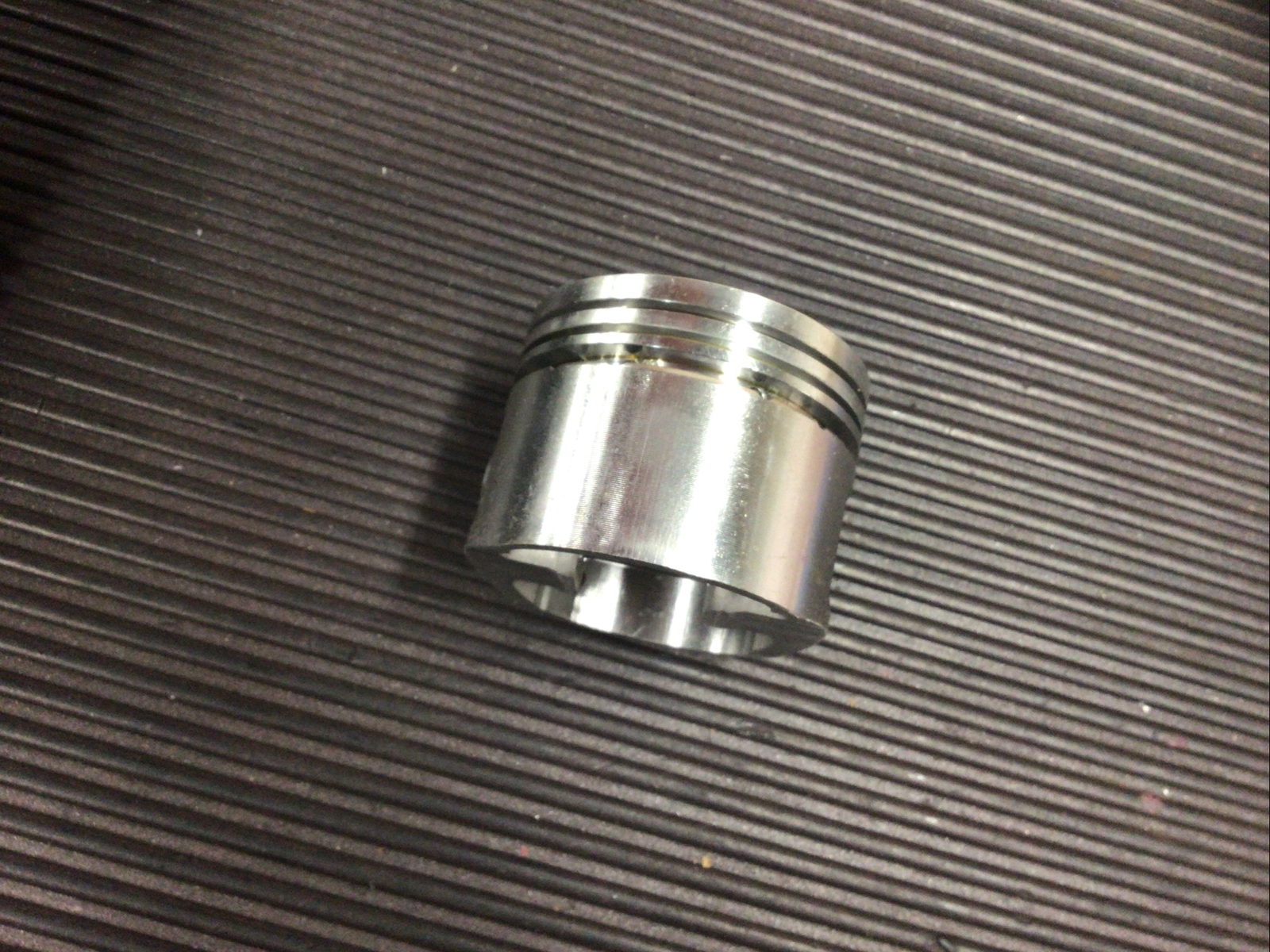 Ferrari 166 Pistons / Light Use / With Pins And Rings