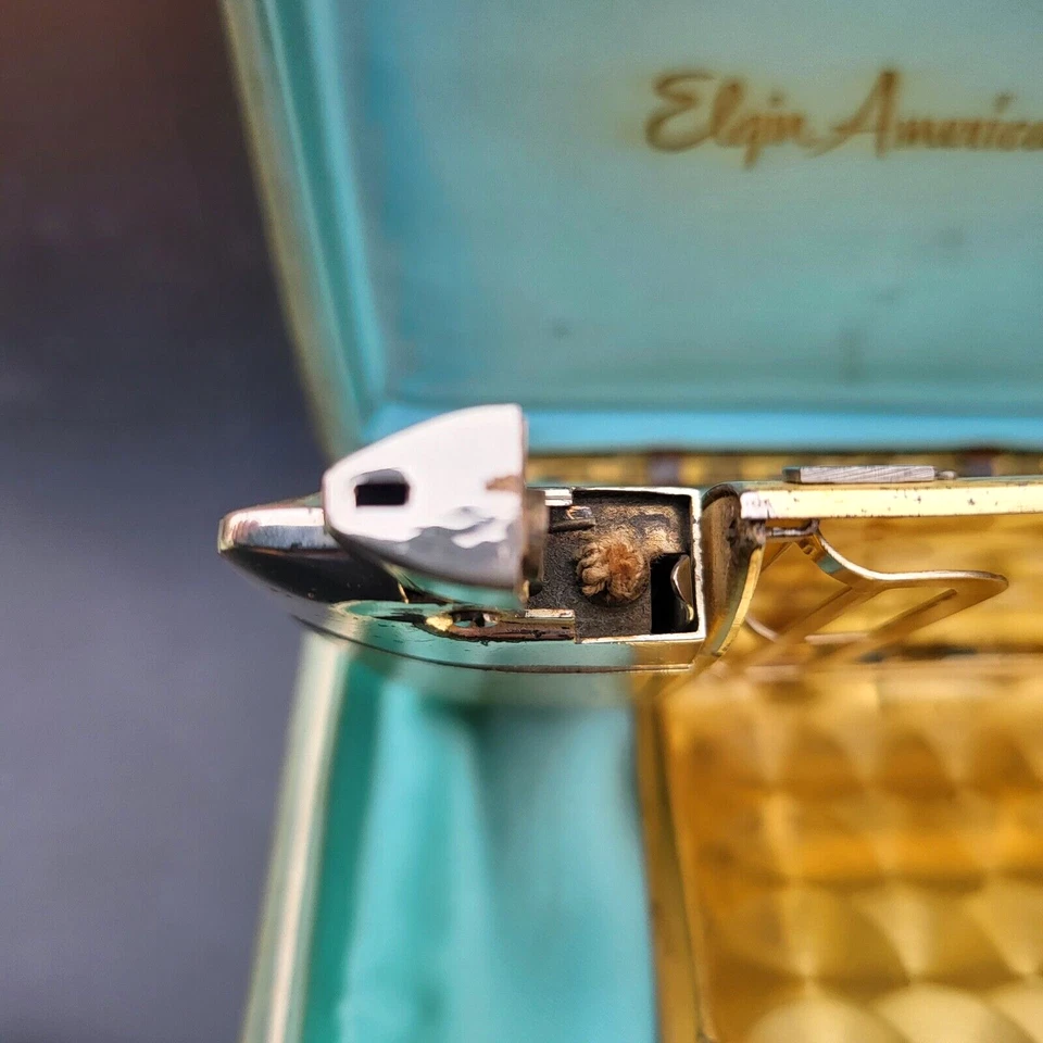 Vintage 1940/1950 Elgin American Gold Tone Cigarette Case/Lighter  Floral Design - Image 3 of 4