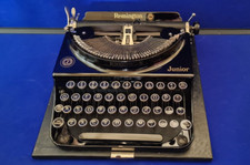 Remington Junior Typewriter Z - German Keyboard 1930s SZ -12134 -RARE thumbnail