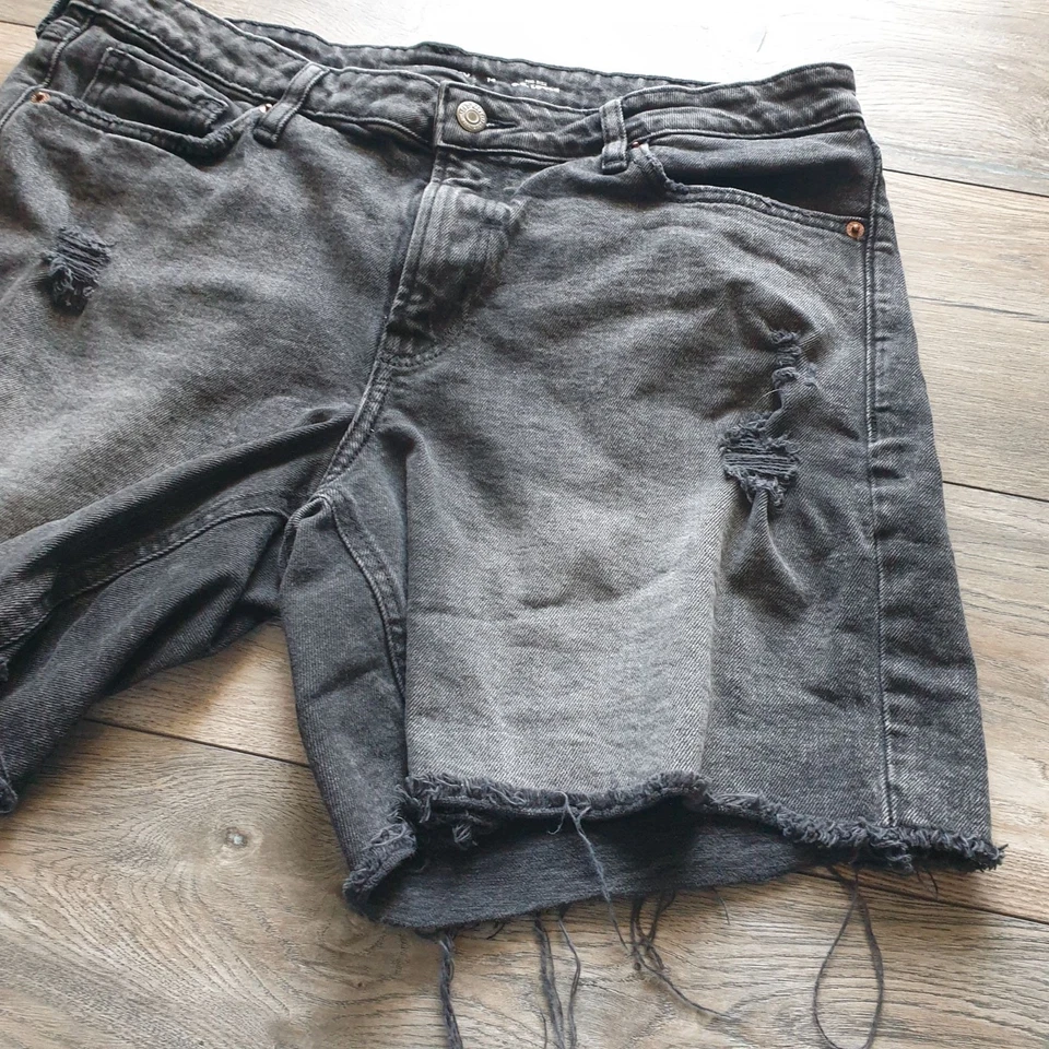 Shorts jeans Old Navy O.G solto cintura média preto corte desgastado tamanho 14 feminino - Imagem 2 de 4