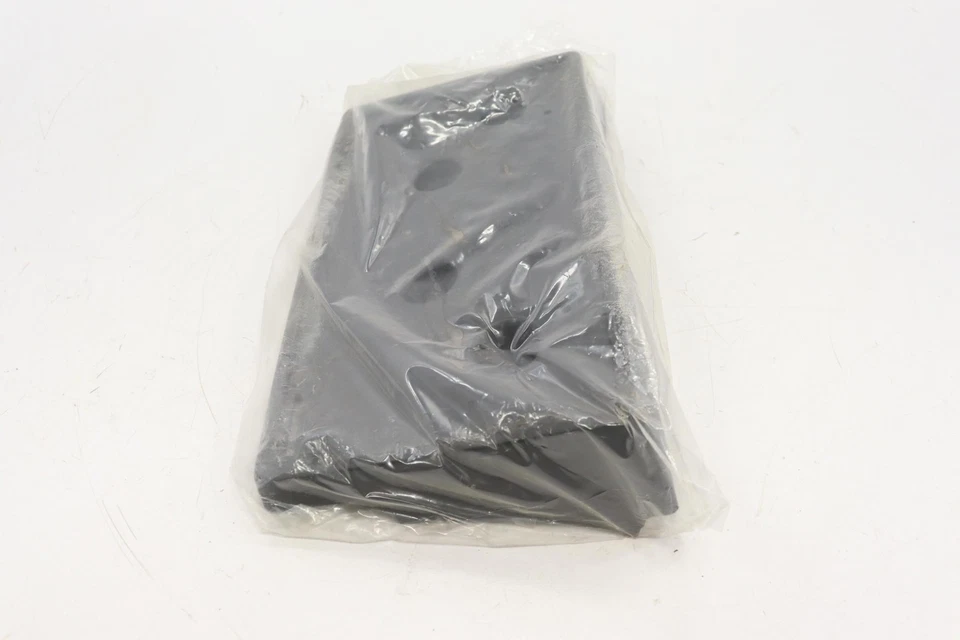 2015 - 2020 CHEVROLET TAHOE FRONT LICENSE PLATE MOUNT BRACKET OEM 23235997 - Image 2 of 4