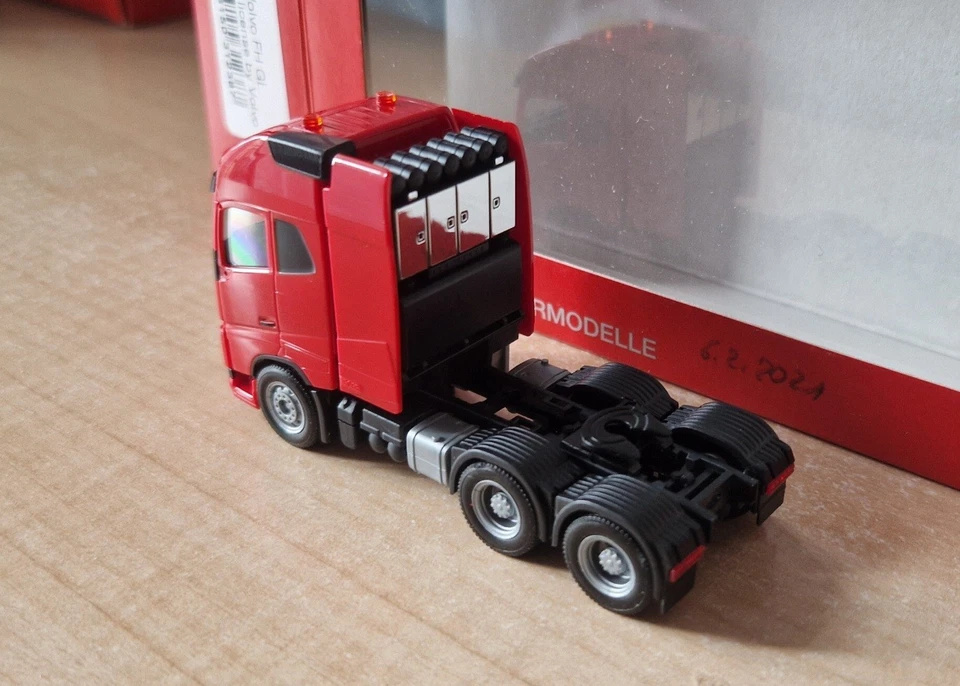 Herpa 312387 VOLVO FH GL trattore stradale 6x4 neutro rosso 1:87 - Immagine 4 di 4
