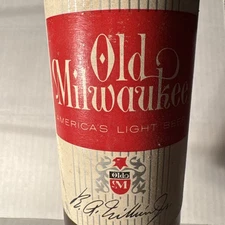 Old Milwaukee Americas Light Beer. Joseph Schlitz brewing co. Milwaukee Wis 12oz
