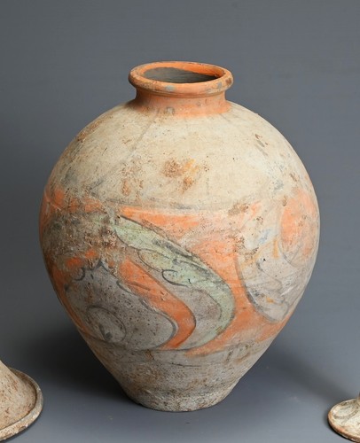 LARGE MUSEUM QUALITY CHINESE TANG DYNASTY (618-907 AD) PAINTED POTTERY VASE - Picture 9 of 16