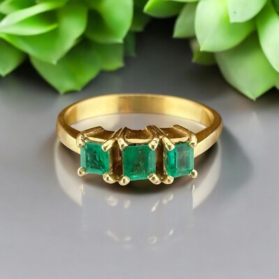 Zierlicher Vintage Ring 18 K Gelbgold quadratischer Schliff 0,42 kt natürlicher Smaragd Größe 6,75