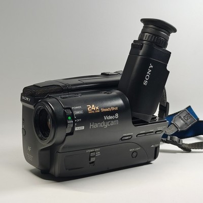 Sony Handycam CCD-TR550E Camcorder Video8 Tape 24x Zoom 1990s +