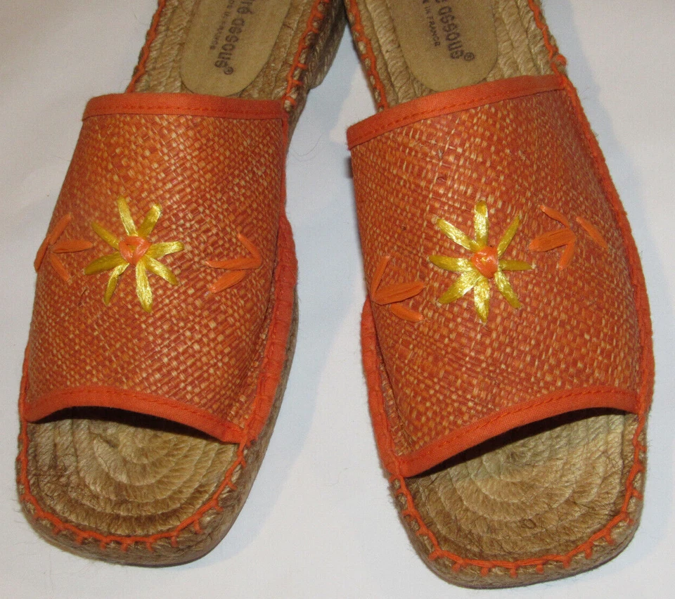 SANDÁLIAS VINTAGE ANDRE ASSSOUS COM SALTO! FLORES! LONA! FEITO NA FRANÇA 39/EUA 8 - Imagem 2 de 4