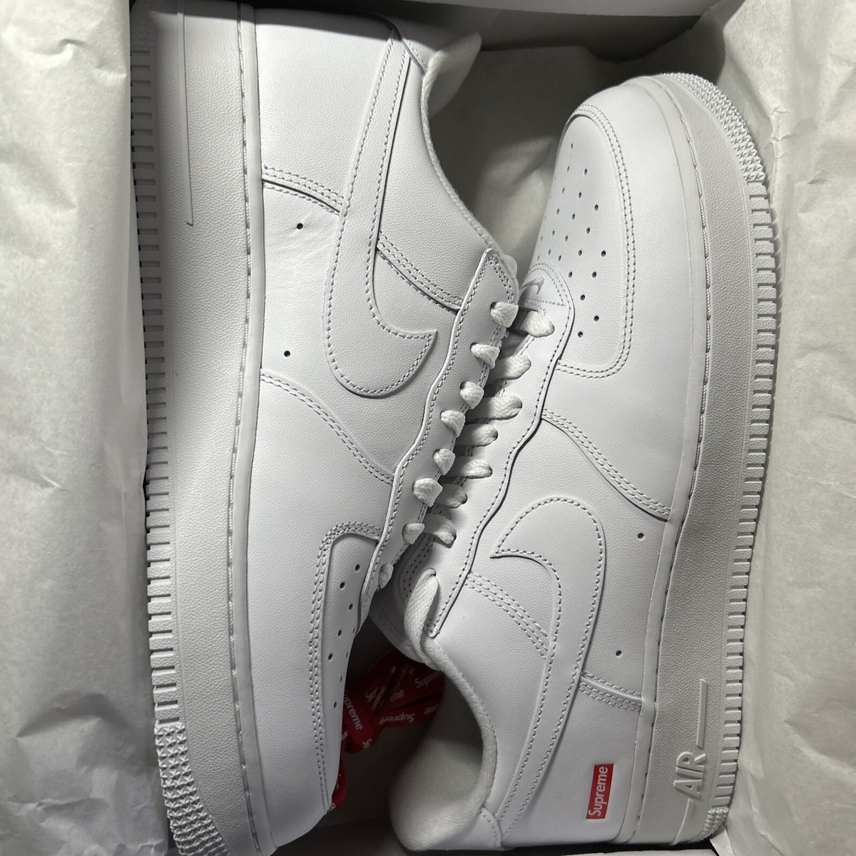 NIKE Supreme Air Force 1 ホワイト　28.5(10.5) NIKE AIR FORCE 1 x SUPREME Sneakers - All White Supreme Men