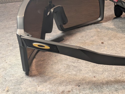 Gafas de sol Oakley Sutro 009406-0537 140 para hombre lentes ámbar doradas con estuche - Imagen 5 de 7