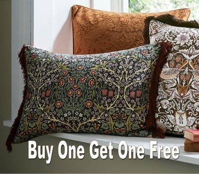 William Morris At Home Blackthorn Kissen Midnight 40 x 60 cm KAUFEN SIE EINS ERHALTEN SIE EINS GRATIS