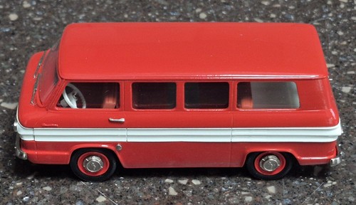 Brooklin Models LDM.213 1962 Corvair Greenbrier Sport Wagon (Cardinel Red) - Picture 9 of 12
