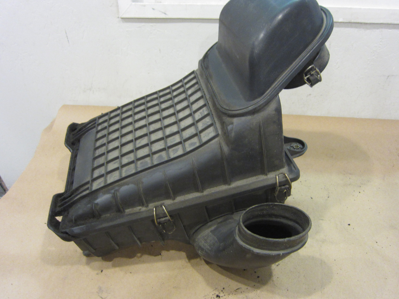 Maserati Quattroporte 03-07 - Air Intake Filter Box Assembly - Part# 194852
