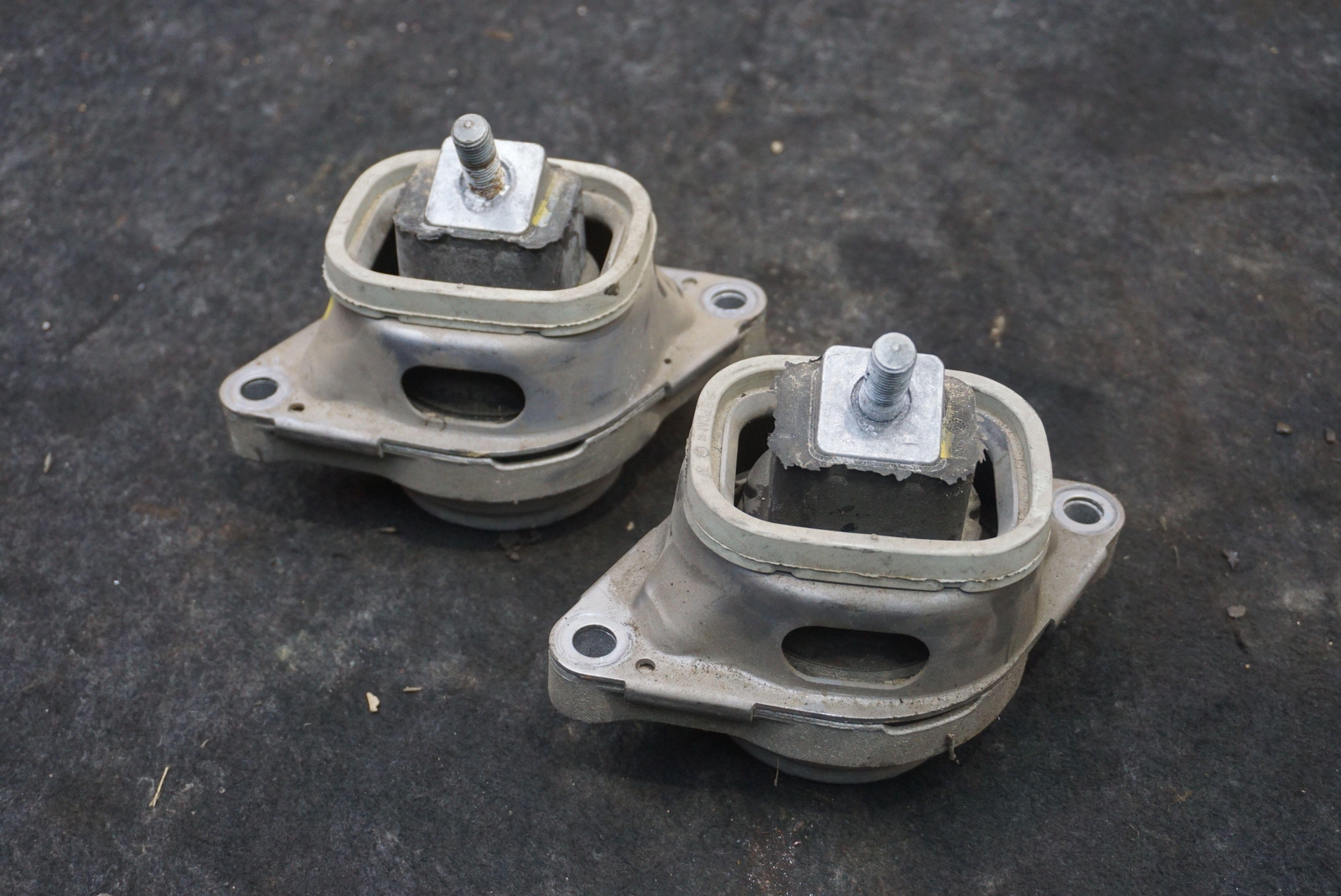 Set Left & Right Engine Mount Assembly OEM 22116759091 Rolls Royce Phantom 03-17