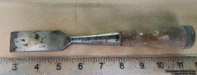 1'' P. S. & W. Co. Guaranteed Socket  Chisel, Beveled Edge wood working tool