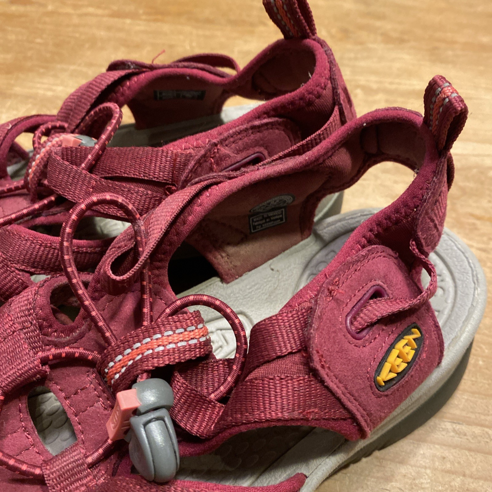 Sandali Keen donna 9 5 US Whisper Beet rosso escursionismo outdoor impermeabili