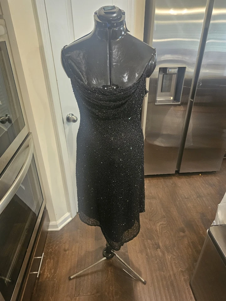 Vestido de cóctel Marina negro con cuentas lentejuelas sin mangas 10 Foto 3 de 4