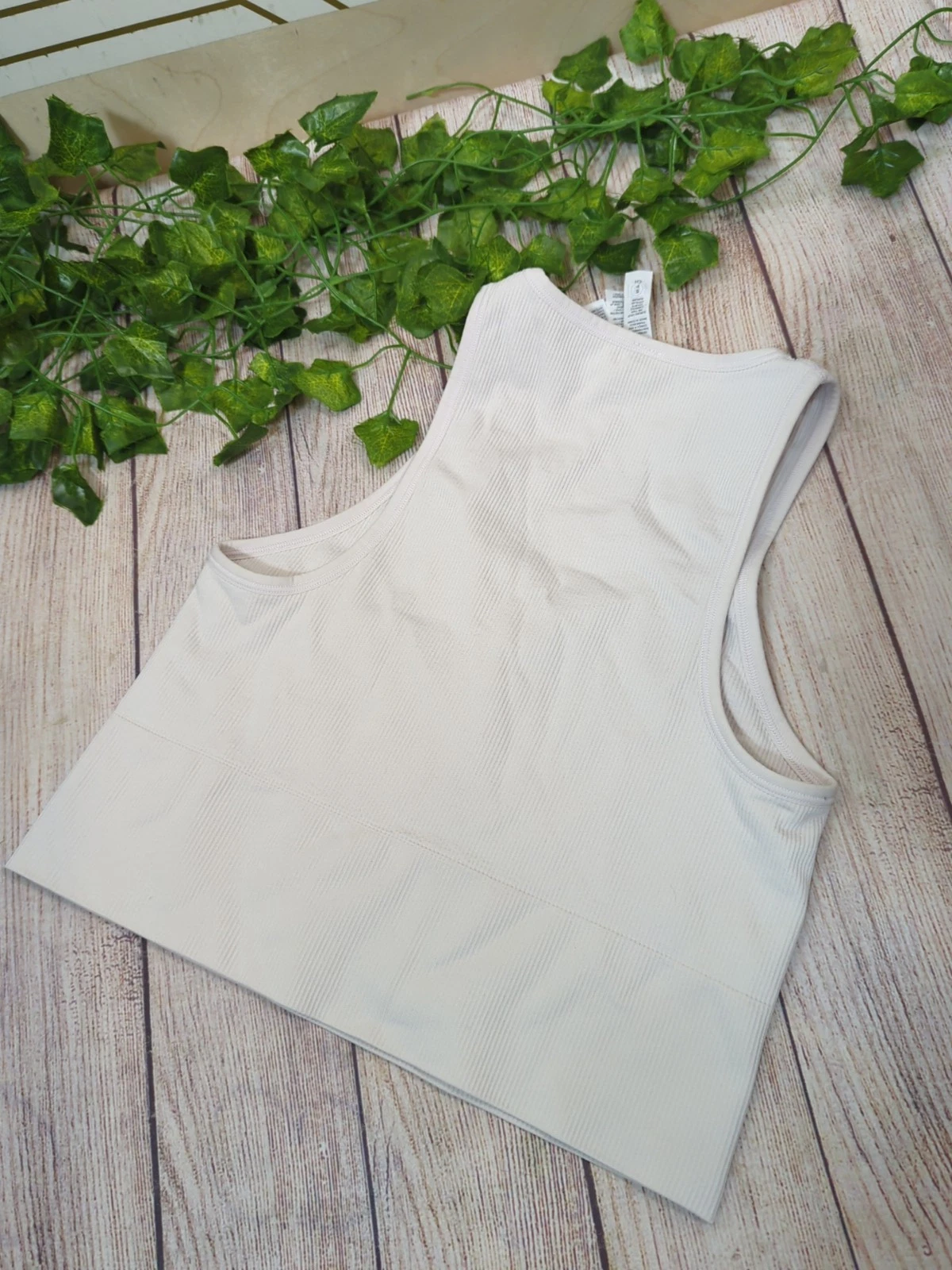 athleta aurora seamless crop rib v-neck thick tank-top