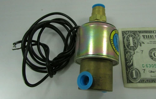 New Parker/Skinner 3-Way Solenoid Valves 24 VDC 125 PSI 1/8 NPT 8 Watt C3DK1125