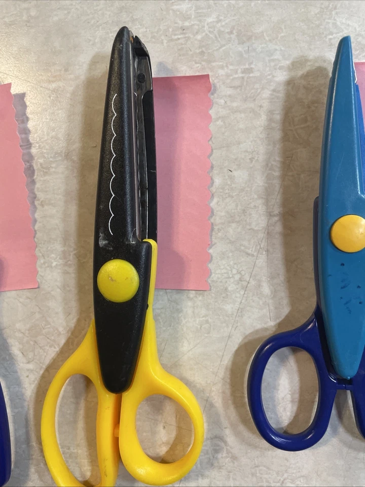 Scrapbooking and Craft Edge Scissors Set of 4 Scissors - Image 3 of 4