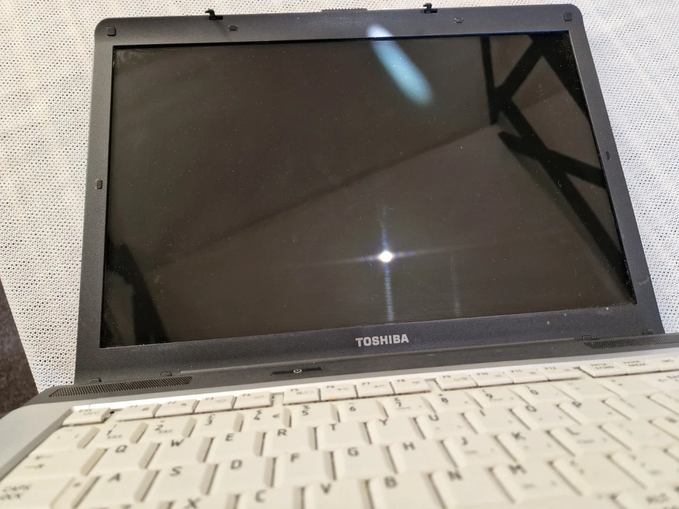 Toshiba Equium A210-1C4 Laptop 15.4"  For Parts Read Description Missing Parts - Image 3 of 4