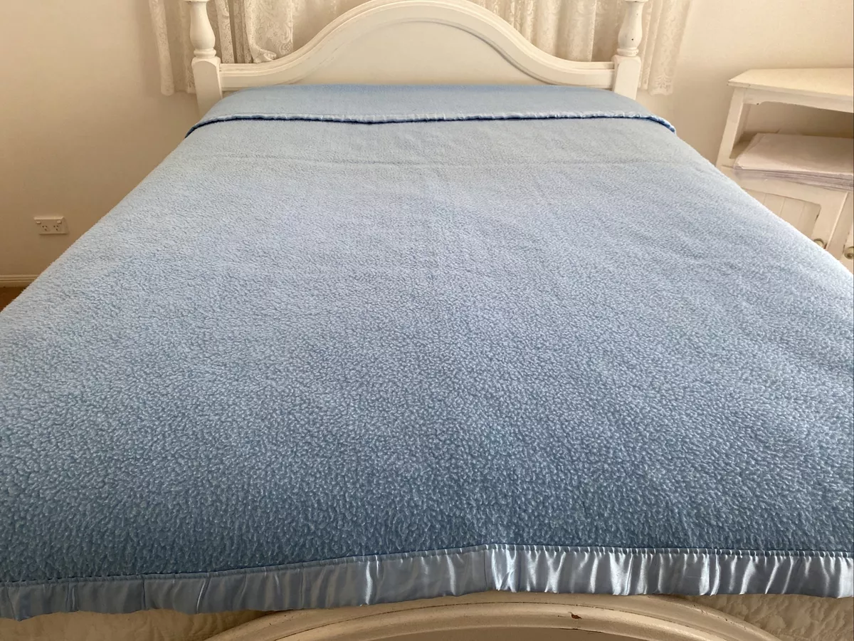 Vintage Blue Cotton Backed Acrylic Fleece Blanket Double