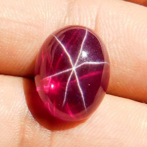 Rubis taille cabochon rose rougeâtre étoilé non chauffé 4,04 carats