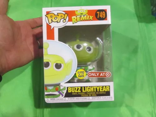 FUNKO POP ALIEN REMIX BUZZ LIGHTYEAR # 749 GITD GLOWS IN THE DARK TARGET READ