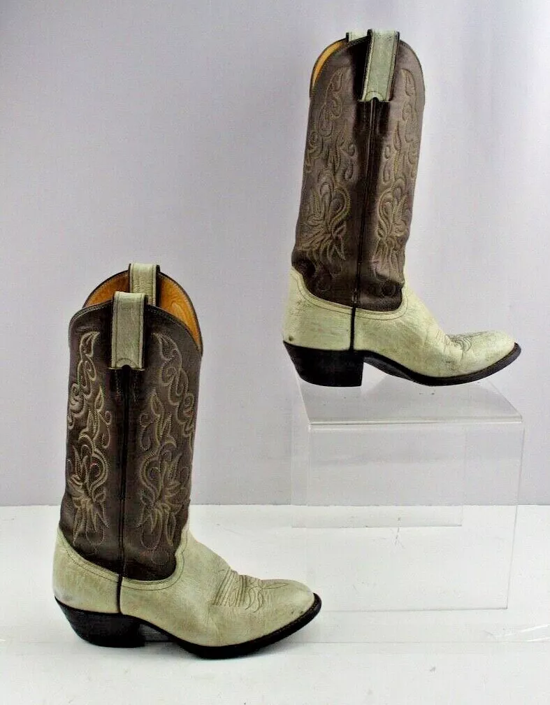 B width boots store