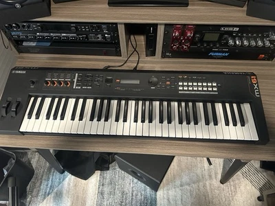 Yamaha MX61 61-Key Music Synthesizer Keyboard w/ Adapter Tested - Image 1 of 4
