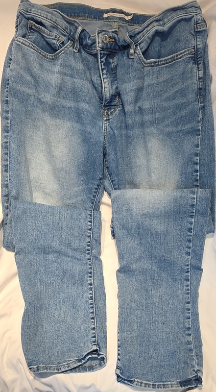 Levi's Women's Straight Jeans Regular Fit Mid Rise Medium Wash 31x34 Blue Denim
