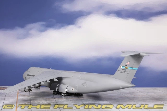 GeminiJets 1:200 C-5M Super Galaxy USAF 436th AW Eagle Wing #85-0007 Foto 2 de 4