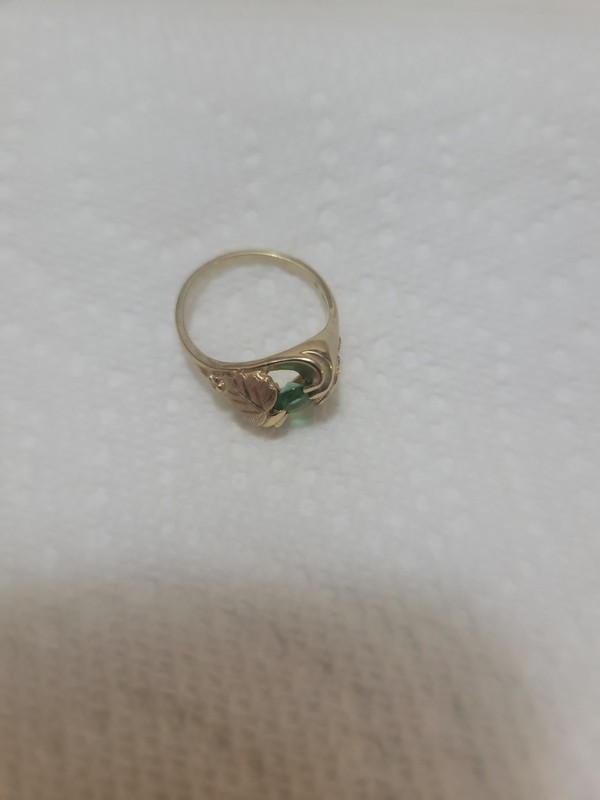 Vintage Black Hills 10k Solid Gold Ring With Green Gemstone.