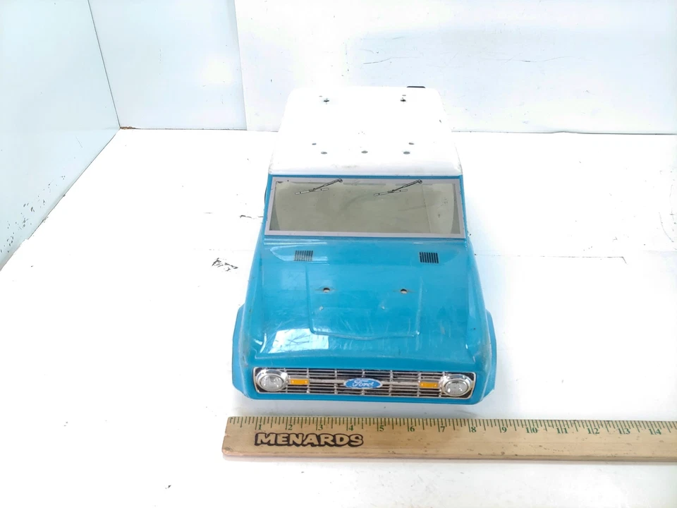 *ULTRA RARE* Vaterra Ford Bronco Light Blue SUV 1/10 RC Crawler Body Used Dirty - Image 2 of 4