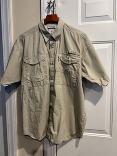 Men's Shirt Columbia Sportswear Size L Tan Color Button Down Front Short Sleeve