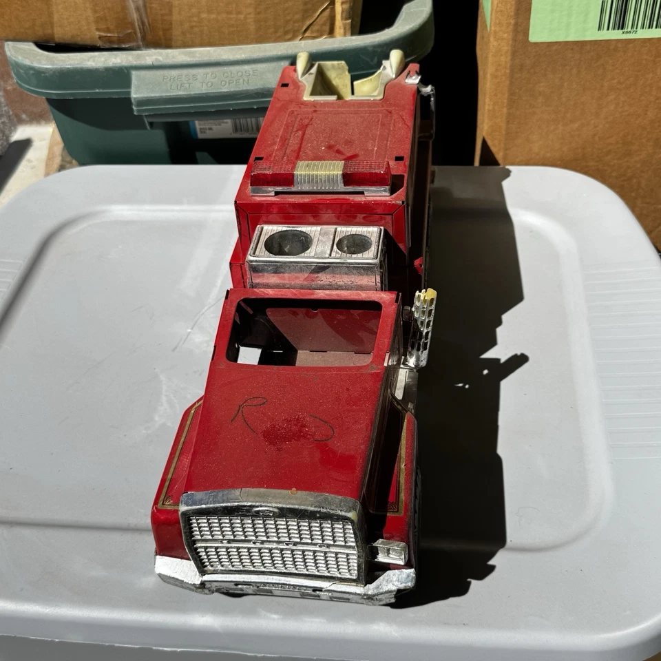 Vintage Nylint Rescue Pumper Fire Truck No 875 Pressed Metal Ford 17" Incomplete - Image 2 of 4