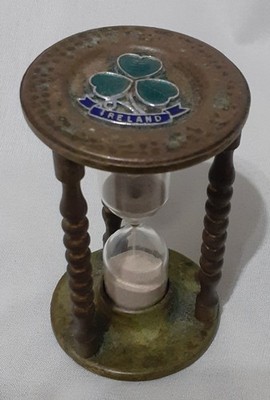 3 Minuten Glas Eieruhr massiv Messing Glas mit Emaille Irland Logo oben 8cm
