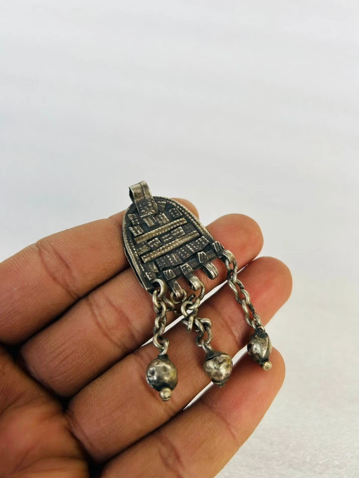 Antiguo Raro Tribal Plata Hecho a Mano Amuleto Viejo Hombre y Mujer Colgante Collar Foto 2 de 3