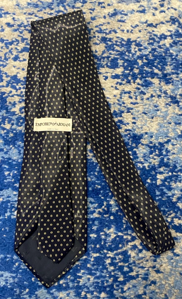 Corbata de organza de seda geométrica dorada negra Emporio Armani hecha en Italia Foto 3 de 4