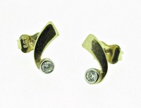 9 Ct Gold Stud Earrings With Clear Cz 9 Ct Gold Stud Earrings With Clear Cz
