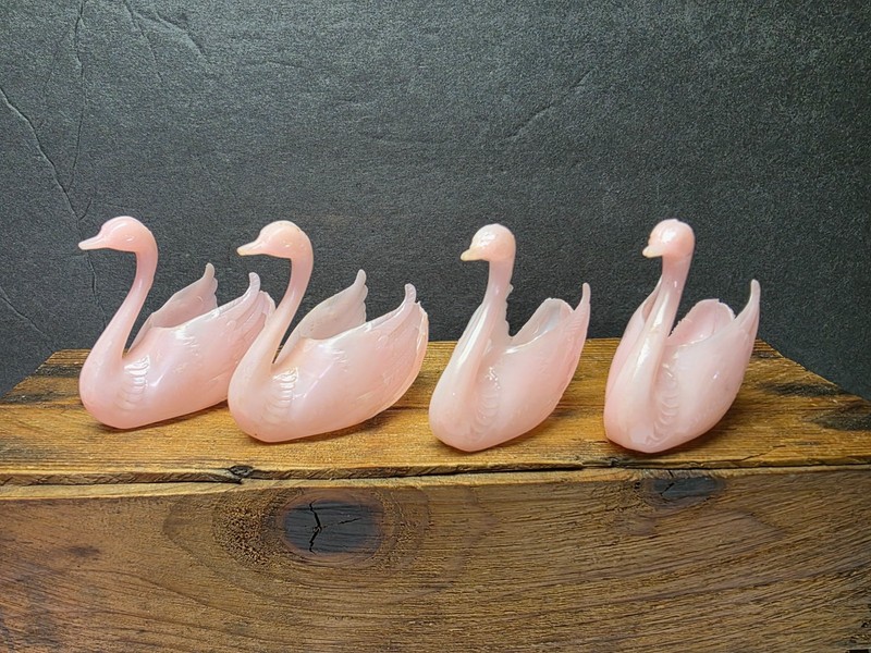 VINTAGE SET 1950S HARD PLASTIC PINK SWAN PARTY FAVORS