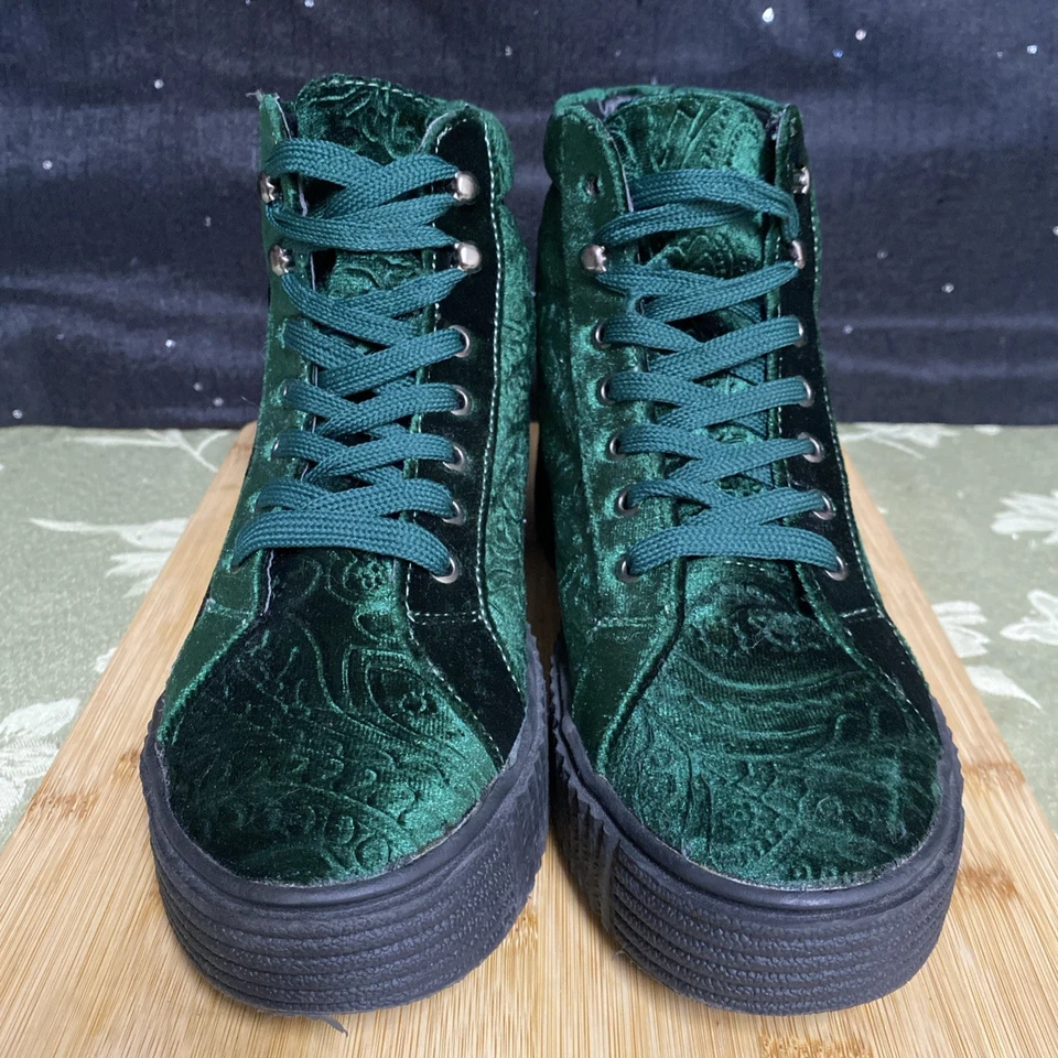 Tenis de plataforma alta de terciopelo verde Qupid - Talla 6 - Floral cachemir en relieve Foto 3 de 4