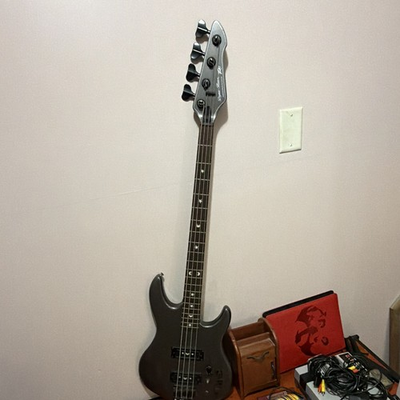 #ad Peavey Dyna Bass 4 String Solid Body Electric Bass Guitar Gray 24 Fret RH $300.00