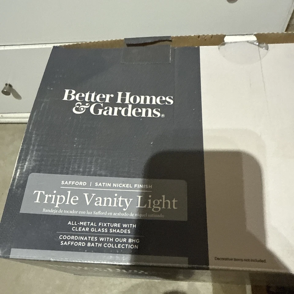 Luz de tocador triple interior Better Homes & Gardens (acabado bronce oscuro) Holbrook Foto 3 de 3