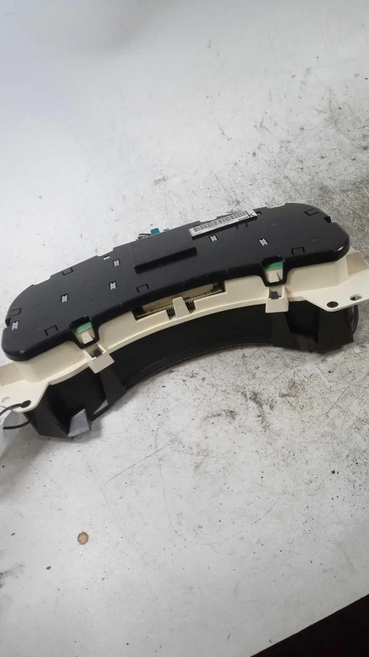 Medidor de velocímetro usado se adapta a: 2002 Gmc Yukon XL 1500 Cluster MPH mercado de EE. UU. Denali Foto 2 de 4