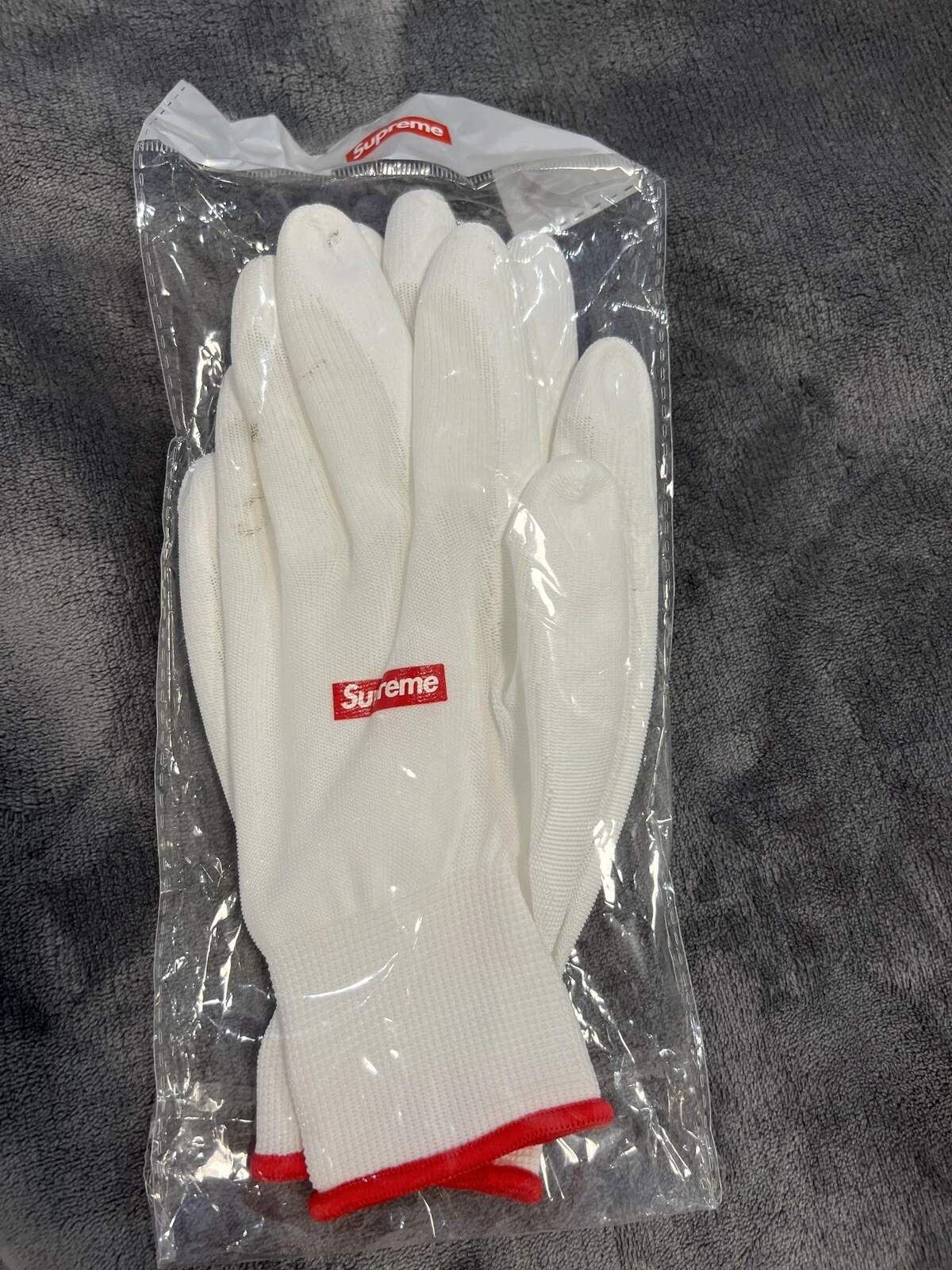 Supreme Rubberized Gloves FW20 Authentic