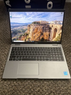 Dell Latitude 5520 15'' i5-1145G7@2.6GHz, 8GB RAM, 256GB M2, Win 11 Pro