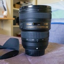 Nikon AF-S Nikkor 18-35mm f/3.5-4.5G ED lens, one owner, ALMOST MINT condition