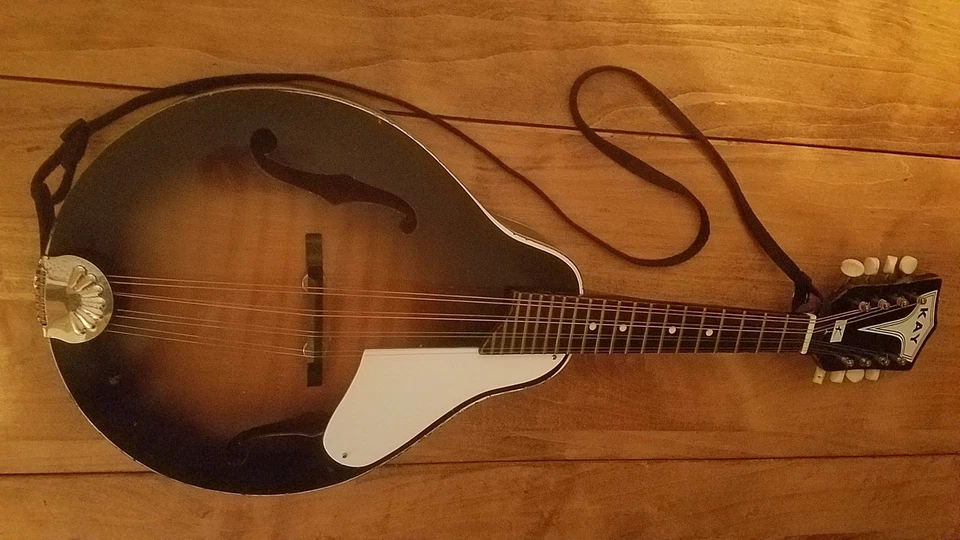 KAY N3 Mandolin (1950-1960`s) with strap- & tech set up - Image 2 of 4