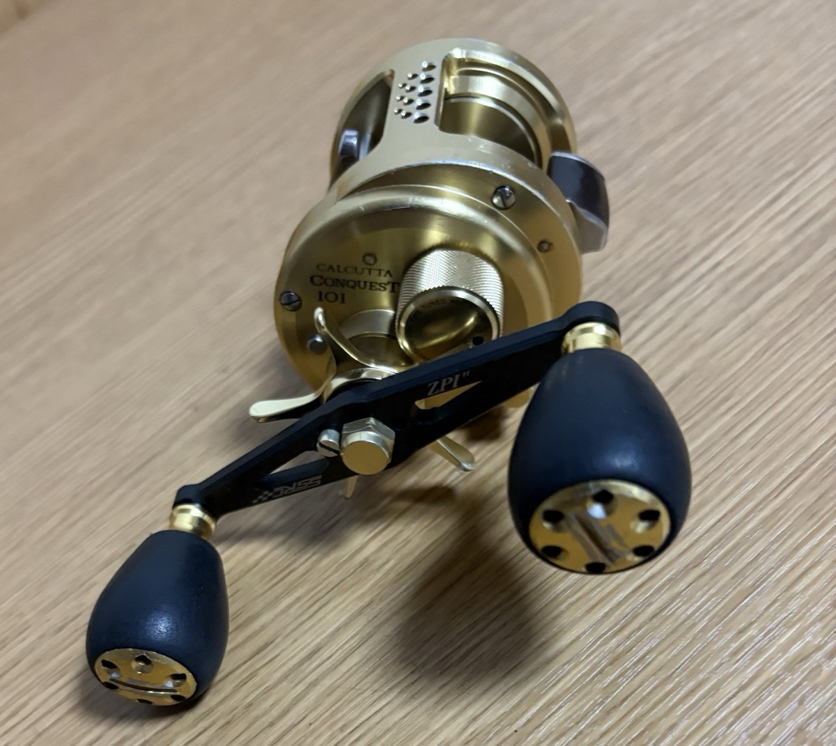 SHIMANO : CALCUTTA CONQUEST 101, Left hand, High-performance round