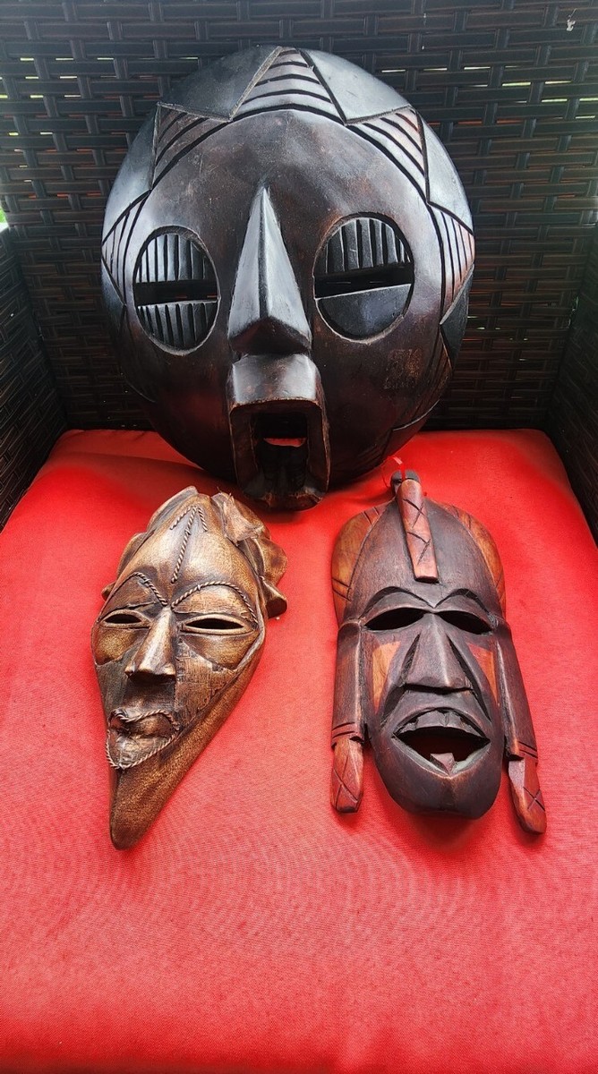 セール！ビンテージ　タンザニアハンドメイド木製マスク　B VINTAGE AFRICAN WOODEN MASK IN PRE OWNED CONDITION LOT OF 3
